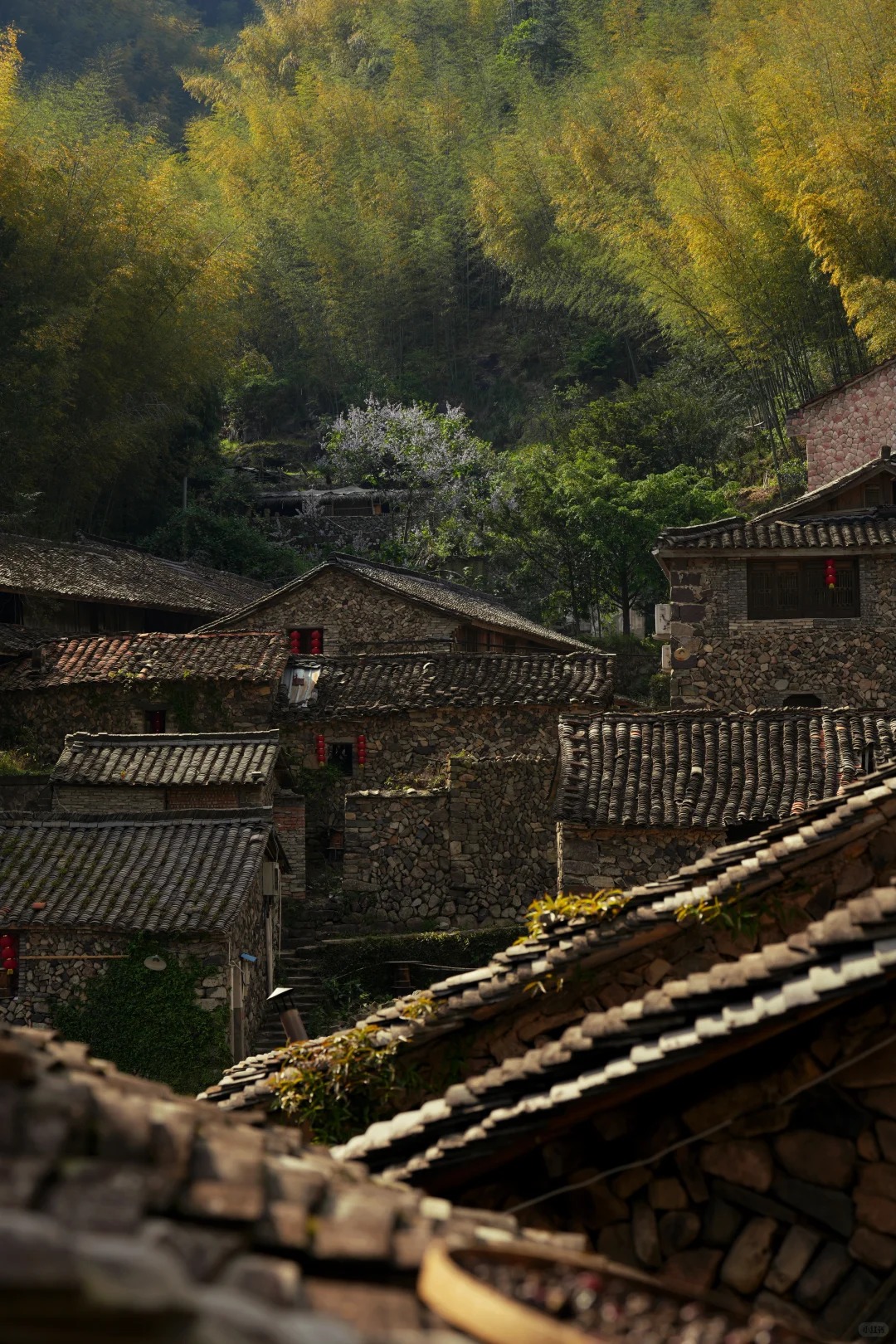 岩下石头村